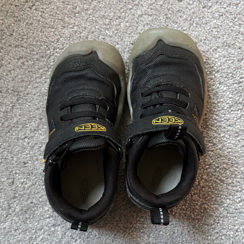 Toddler Keen Shoes Size 9